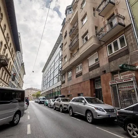 Lovely Little Downtown Next To Subway,metro Apartment Budapest