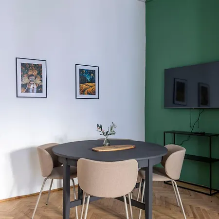 Cozy & Located W' Terrace