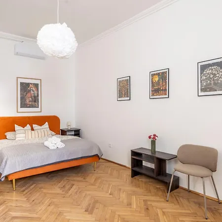 Cozy & Located W' Terrace