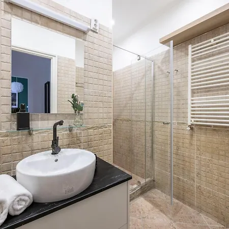 Cozy & Located W' Terrace * Budapest
