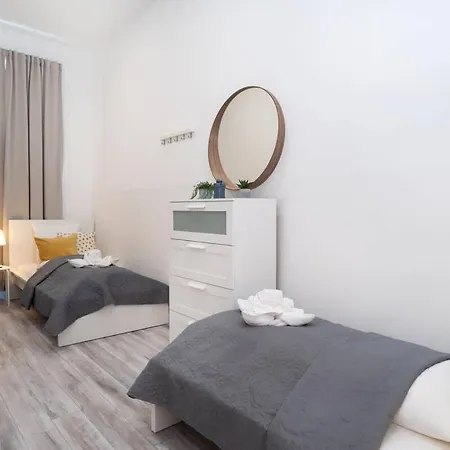 Large Airconditioned Appartement *