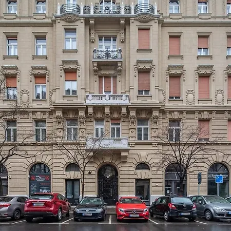 Ultra - Very Comfy Budapest