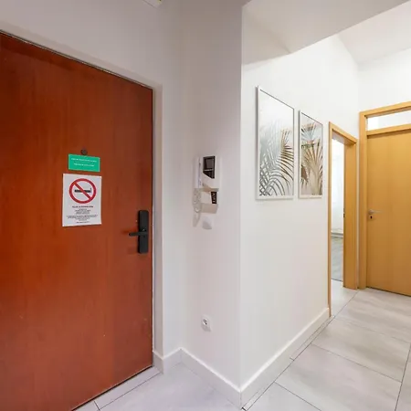 Charming Center W' 2 Bedrms In The Gozsdu Garden Apartment *