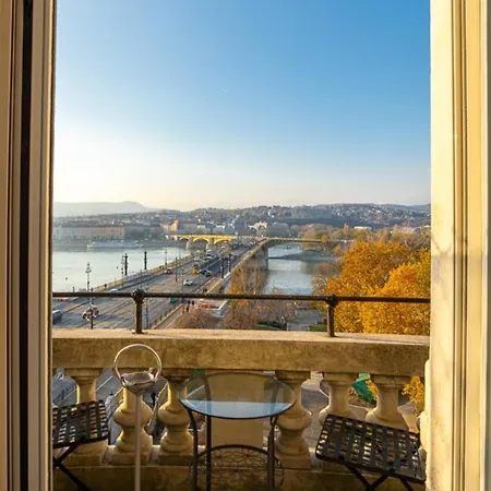 Magical Danube View In A Spacious Two Bedroom Next To Parliament Apartmán