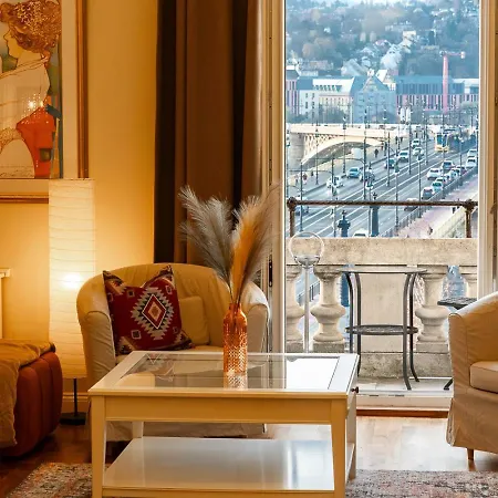 Magical Danube View In A Spacious Two Bedroom Next To Parliament Apartmán Budapešť