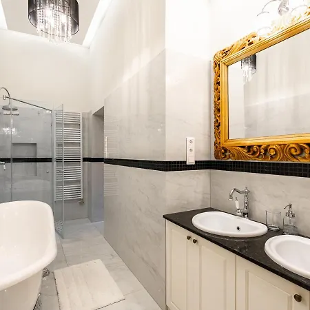 Magical Danube View In A Spacious Two Bedroom Next To Parliament * Budapešť