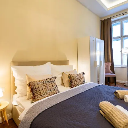 Magical Danube View In A Spacious Two Bedroom Next To Parliament
