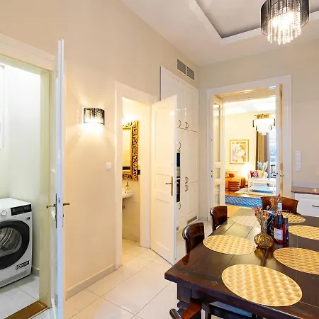 Magical Danube View In A Spacious Two Bedroom Next To Parliament