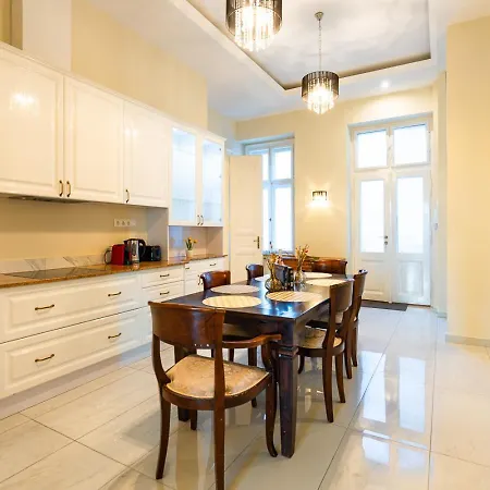 Magical Danube View In A Spacious Two Bedroom Next To Parliament Apartmán *