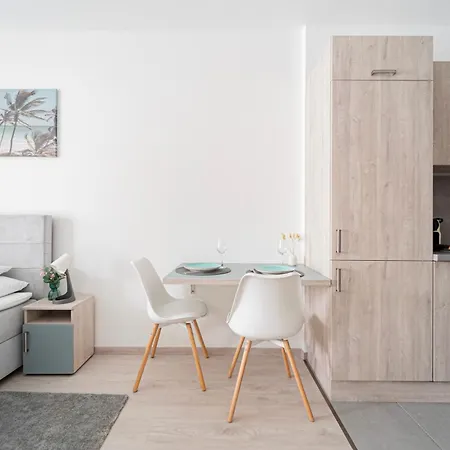 Aparthotel Westside Garden By Urbanrent *