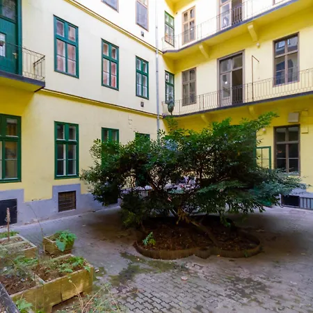 Boulevard Haven W Terrace & Ac By Nw Apartment Budapest