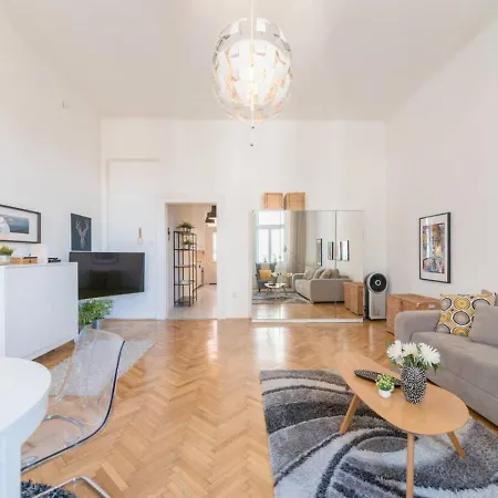 Daire Sunny Penthouse At The Boulevard