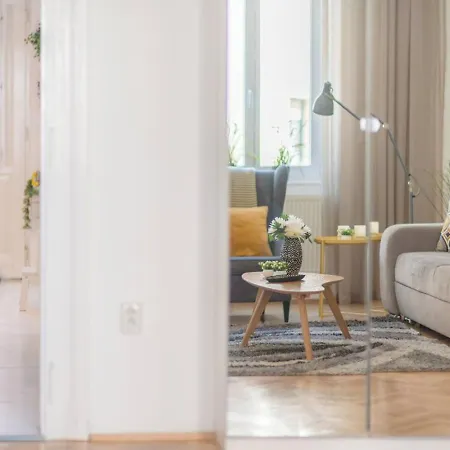 Sunny Penthouse At The Boulevard