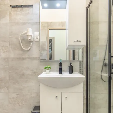 Apartment Beauty 50 *