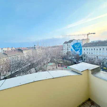 Stunning 150m2 3-bedroom With Balcony Apartment Budapest