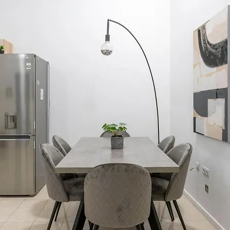 Superior -modern 3br Apartment *