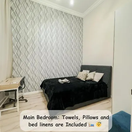 Stylish Parisian 3br In Budapest, Sleeps 9 *