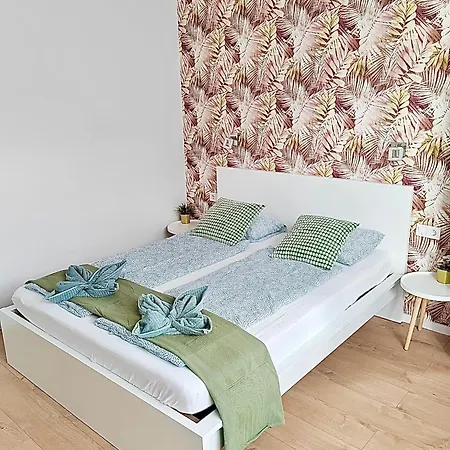 R374 #freeparking Apartament