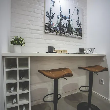 Apartment Modern, Designer In Vibrant Soho