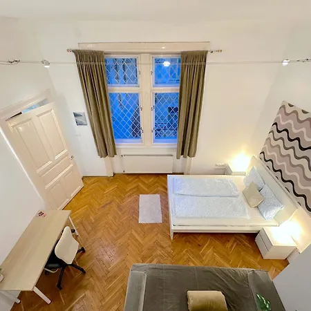 Apartment Stunning 150m2 3-bedroom With Balcony