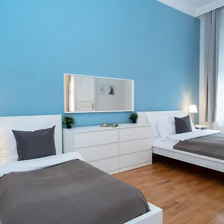 New Trendy At The Perfect Location *