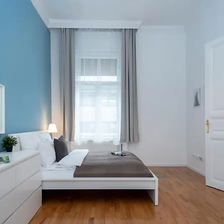 New Trendy At The Perfect Location Apartment