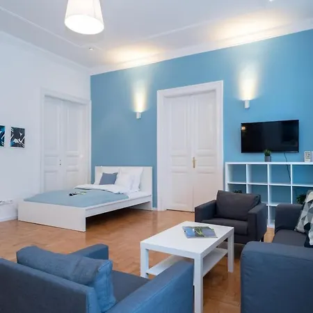 New Trendy At The Perfect Location *