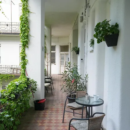 Apartment Near Park Only 5 Minutes Walk , Where Find The World Famous Szechenyi Thermal Bath Spa, Capital Circus , Museums The Is Modern And Newly Renovated ,in A Quiet And Peaceful Oasis With Ac ,smart Tv, High Speed Internet