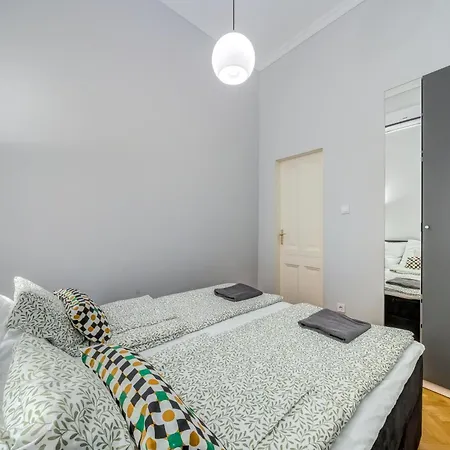 Apartment Synagogue 2 Bedroom S162