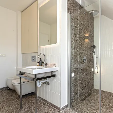 Luxury With Balcony In Downtown Apartment *
