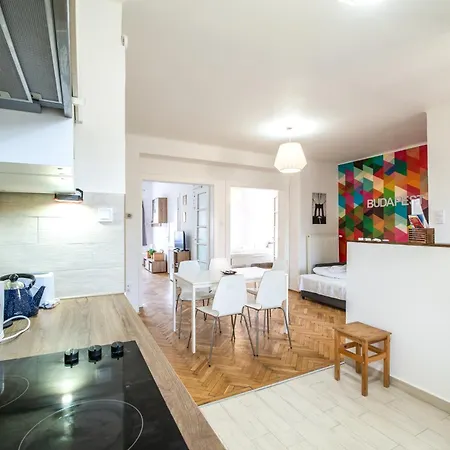 Polygonia Apartment