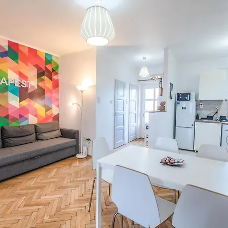 Polygonia Apartment *
