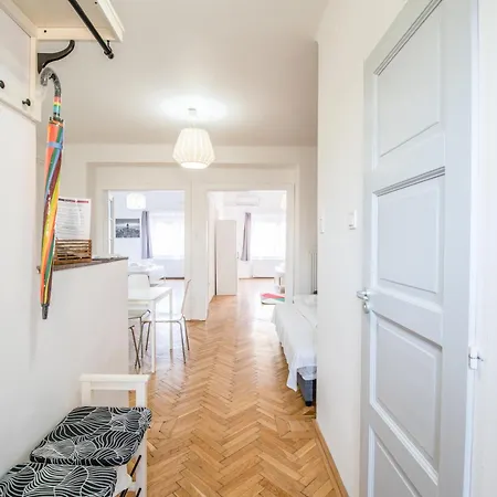 Polygonia Apartment *