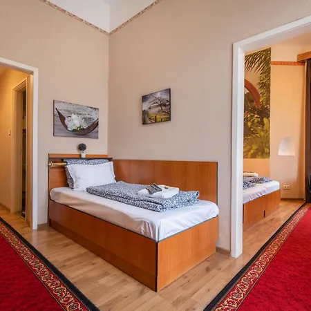 Kristal Gellert Hill Budapešť