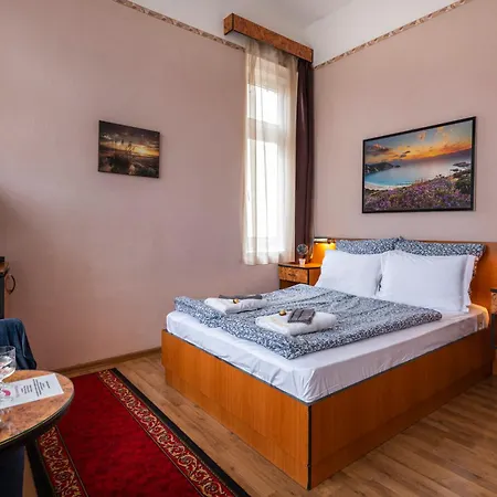 Kristal Gellert Hill Budapešť