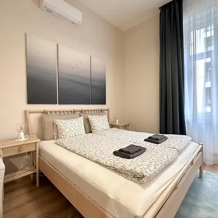 Center Bohemian Design With 6ppl Ac Wifi Budapest