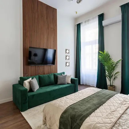 Luxurious Prestige Next To The New York Cafe Apartment Budapest