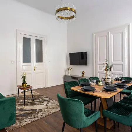 Apartment Luxurious Prestige Next To The New York Cafe