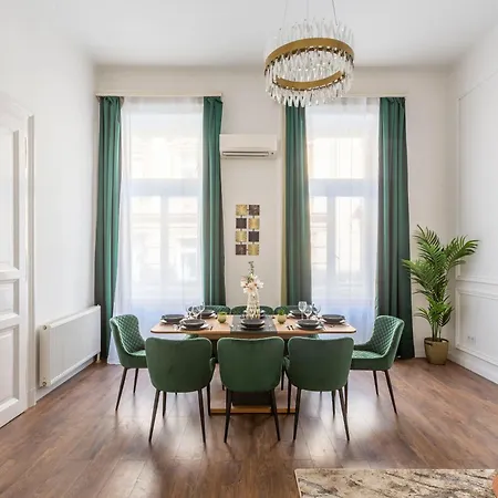 Luxurious Prestige Next To The New York Cafe * Budapest