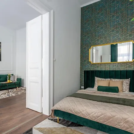 Luxurious Prestige Next To The New York Cafe Apartment Budapest