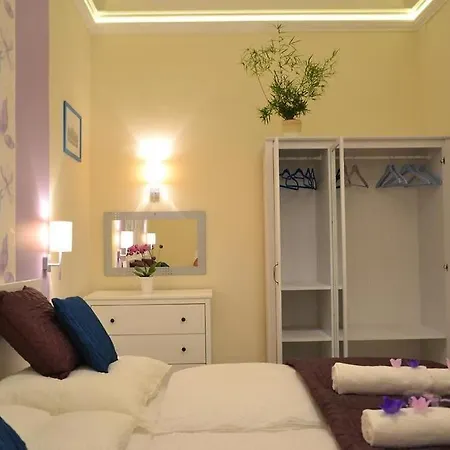 Magnolia In The Center Of Apartment *