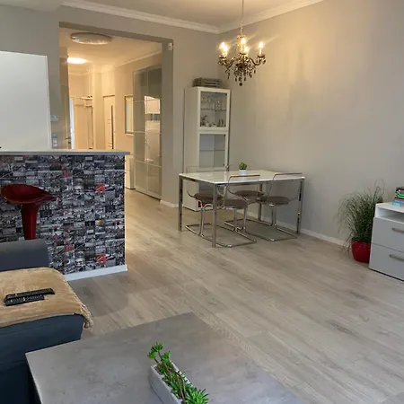 Apaczai Nearby Chain Bridge Apartment