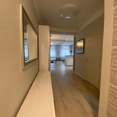 Apaczai Nearby Chain Bridge Apartment *