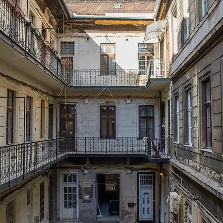 Hegedu 5 Apartment *