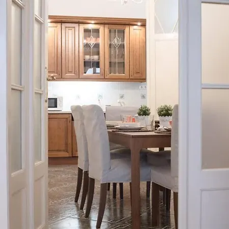 Ultra Spacious In Vaci Street Budapest