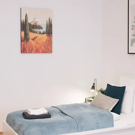 Ultra Spacious In Vaci Street Apartment Budapest