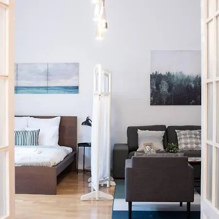 Ultra Spacious In Vaci Street Apartment *