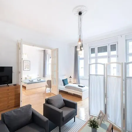 Ultra Spacious In Vaci Street Budapest