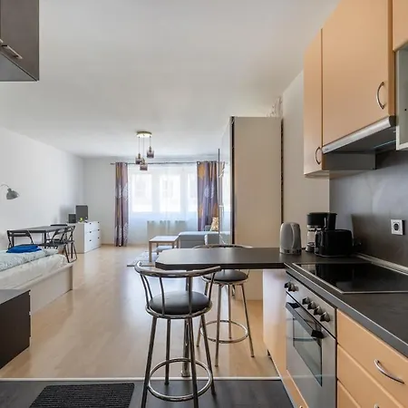 Fut26 Peaceful, Stylish Behind Corvin Plaza Budapest