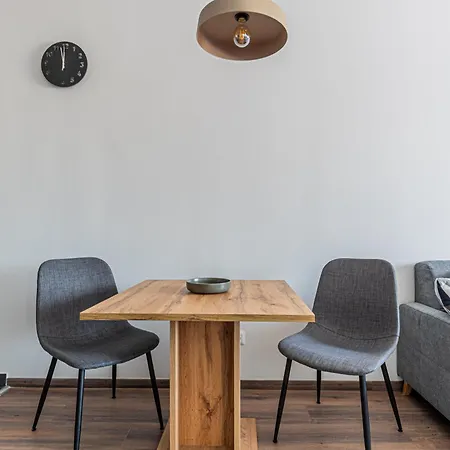Apartment Just Finished! New Cozy With Parking *